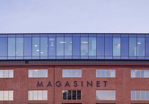 Advania samlokaliserar till Wihlborgs moderniserade magasinsbyggnad i Nyhamnen