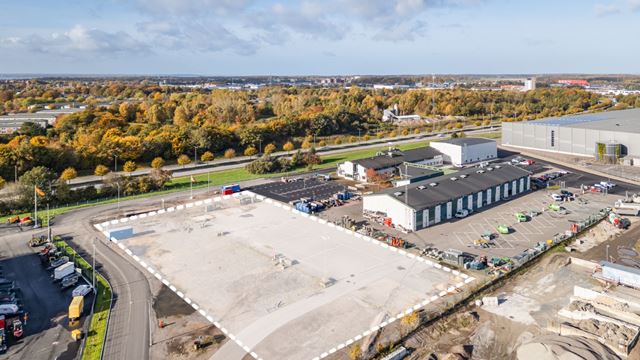 Vacant site marked.
