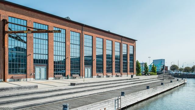 Fasad och vatten media evolution city